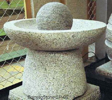 Brunnen mit Kugel und Rundbecken - gestockt